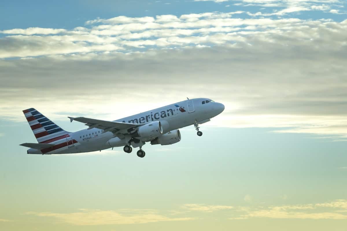 American Airlines Begins Selling Alcohol On Flights Again