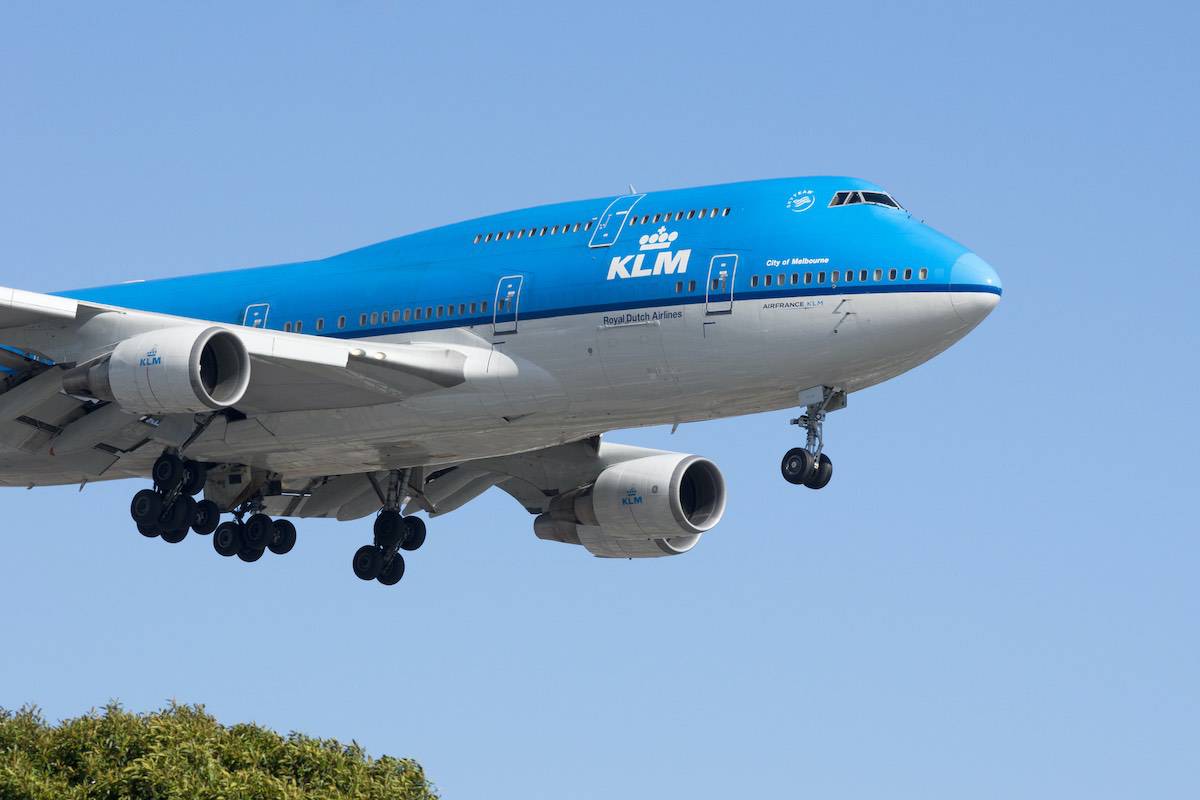 klm travel with guitar