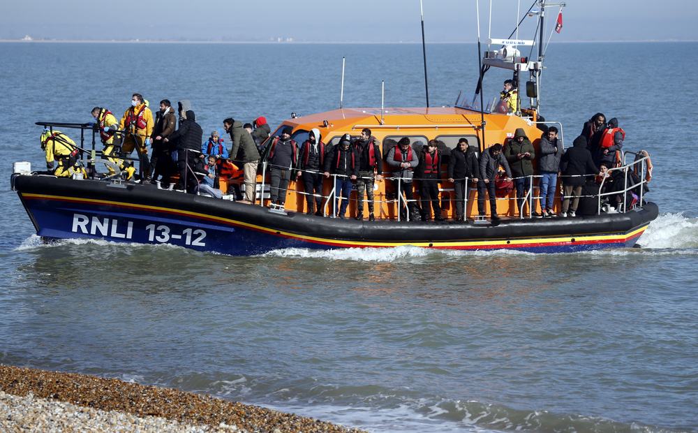 Britain to propose asylum ban on English Channel migrants