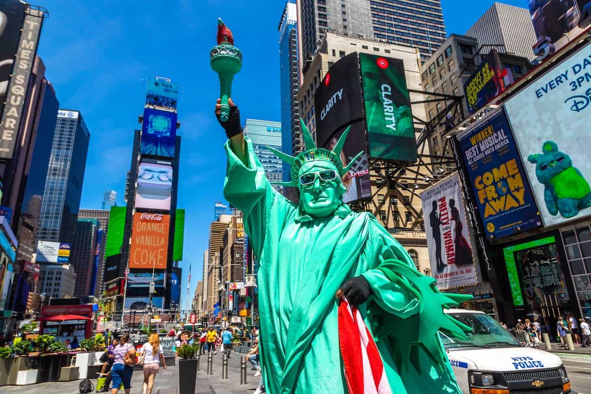 Costume Characters Are Scamming Tourists In Las Vegas And New York