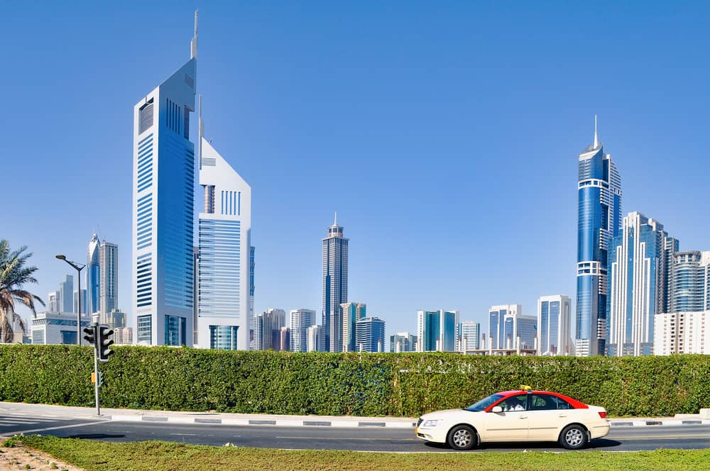 Dubai drops taxi fares